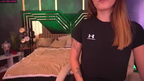 Lina online show from 12-19-24, 10:56