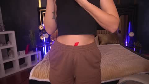 Lina online show from 01-17-25, 10:33