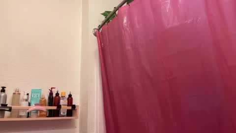 RIRI OR DREAMY online show from 12-18-24, 04:28