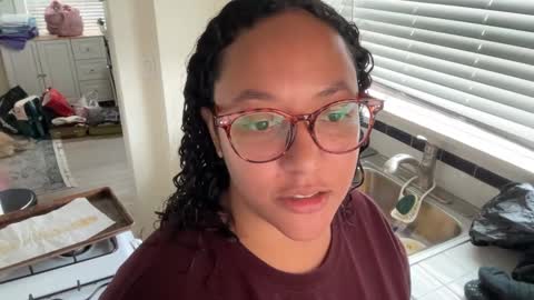 RIRI OR DREAMY online show from 12-31-24, 07:29