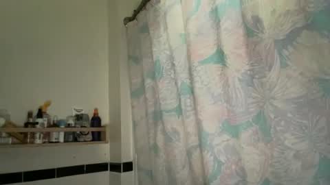 RIRI OR DREAMY online show from 12-14-25, 04:45