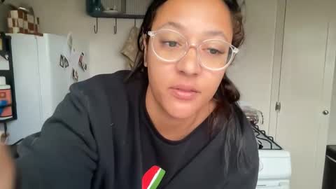 RIRI OR DREAMY online show from 05-05-26, 02:25