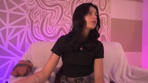 Snapshot of drieddaisy chatting on 03-04-26, 03:40 Daisy online show from 03-04-26, 03:40