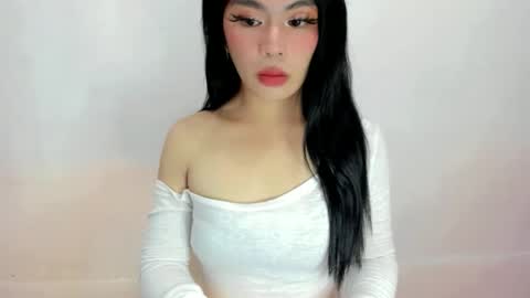 miss. Erika online show from 11-05-25, 12:27