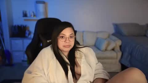 Snapshot of drizzypeach602 chatting on 12-11-24, 04:18 Drizzypeach602 online show from 12-11-24, 04:18