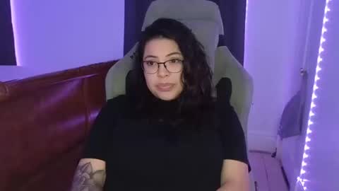 Snapshot of drizzypeach602 chatting on 10-18-25, 01:52 Drizzypeach602 online show from 10-18-25, 01:52