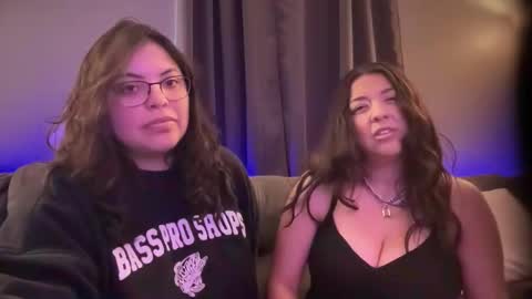 Snapshot of drizzypeach602 chatting on 12-22-25, 05:15 Drizzypeach602 online show from 12-22-25, 05:15