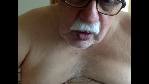 Snapshot of drnick069 chatting on 05-25-26, 04:35 drnick069 online show from 05-25-26, 04:35