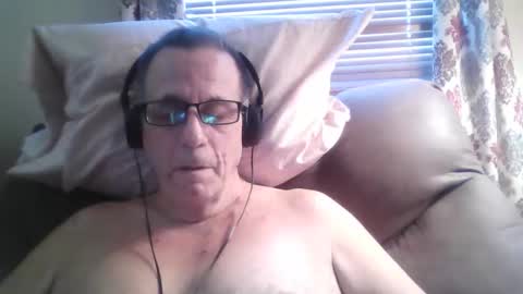 Snapshot of drthick1224 chatting on 10-15-25, 07:03 drthick1224 online show from 10-15-25, 07:03