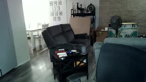 Snapshot of drthomaswayne chatting on 10-22-25, 04:40 drthomaswayne online show from 10-22-25, 04:40