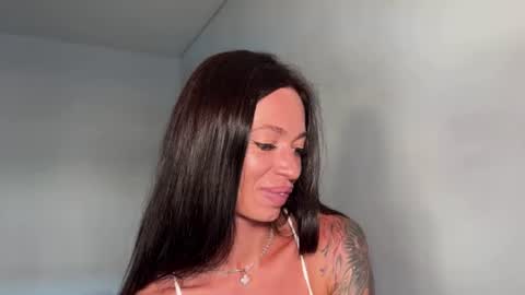 Bella online show from 06-19-26, 02:27