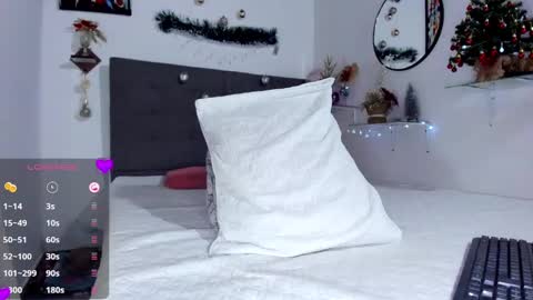 Dulce Maria online show from 12-18-24, 01:05