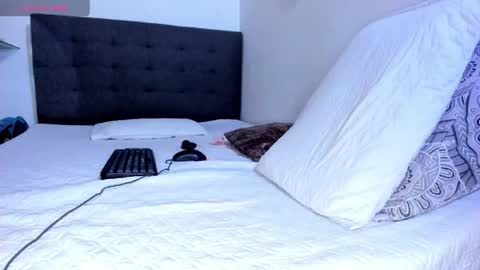 Dulce Maria online show from 05-22-26, 01:35