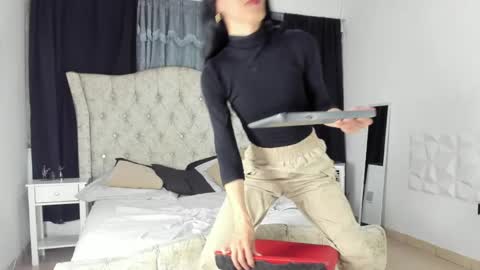 Dulce Alexandra online show from 04-30-26, 01:45