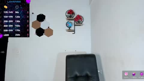 Dulce online show from 05-19-26, 04:08