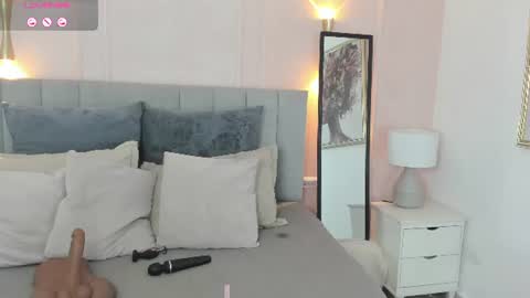 Snapshot of dulce_emi_ chatting on 07-25-26, 12:25 Emi online show from 07-25-26, 12:25