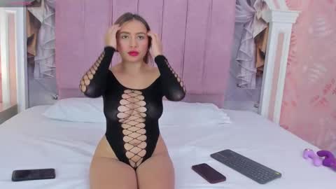 Snapshot of dulce_girls chatting on 03-25-26, 11:38 Dulce online show from 03-25-26, 11:38