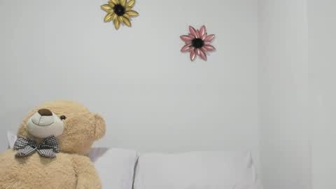 Dulce  online show from 12-17-24, 01:27