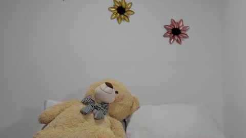 Dulce  online show from 01-29-25, 02:51