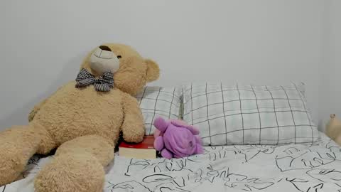 Dulce  online show from 02-14-25, 03:36