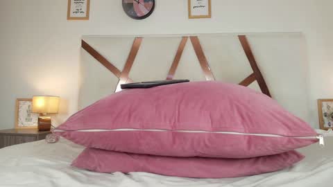 DULCE AURORA online show from 01-08-25, 08:49