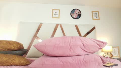 DULCE AURORA online show from 01-11-25, 08:43