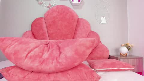 DULCE AURORA online show from 01-14-25, 05:51