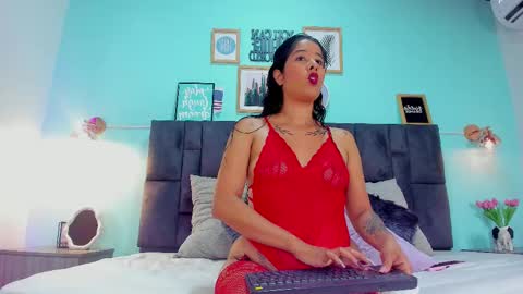 DULCE AURORA online show from 02-25-25, 02:47