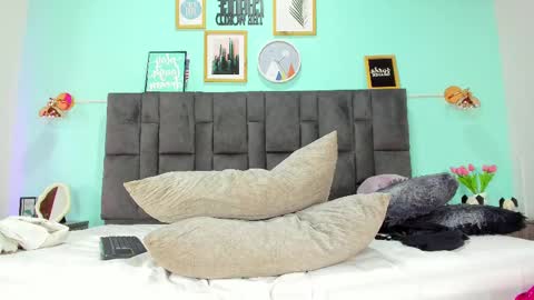 DULCE AURORA online show from 03-01-25, 05:52