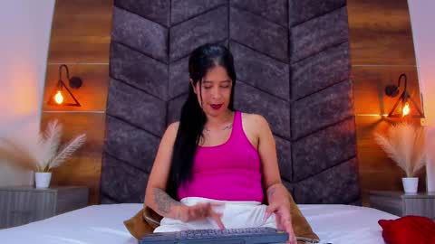 DULCE AURORA online show from 03-05-25, 10:54