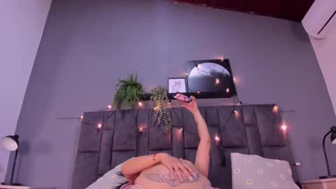 DULCE AURORA online show from 11-04-25, 02:43