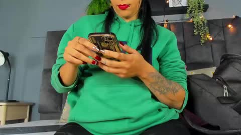 DULCE AURORA online show from 05-06-26, 02:51