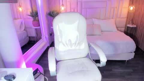 Dulce  online show from 12-17-25, 11:38