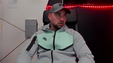 Snapshot of duncanstones chatting on 03-08-26, 04:49 DuncanStone online show from 03-08-26, 04:49