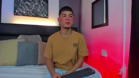 Snapshot of duolust chatting on 09-09-25, 12:15 Thomas and Noah online show from 09-09-25, 12:15