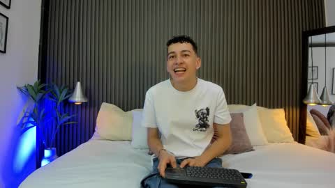 Snapshot of duolust chatting on 09-11-25, 12:16 Thomas and Noah online show from 09-11-25, 12:16