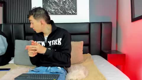 Snapshot of duolust chatting on 09-21-25, 12:29 Thomas and Noah online show from 09-21-25, 12:29