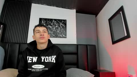 Snapshot of duolust chatting on 09-23-25, 12:30 Thomas and Noah online show from 09-23-25, 12:30