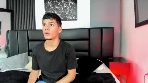 Snapshot of duolust chatting on 09-28-25, 06:57 Thomas and Noah online show from 09-28-25, 06:57