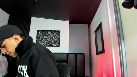 Snapshot of duolust chatting on 09-30-25, 12:32 Thomas and Noah online show from 09-30-25, 12:32