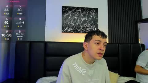 Snapshot of duolust chatting on 10-28-25, 12:09 Thomas and Noah online show from 10-28-25, 12:09