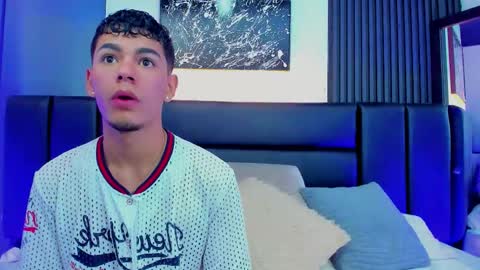 Snapshot of duolust chatting on 11-08-25, 03:18 Thomas and Noah online show from 11-08-25, 03:18