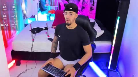 Snapshot of duriel_ chatting on 10-28-25, 04:42 Duriel online show from 10-28-25, 04:42