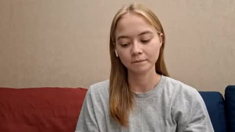 Alisa online show from 09-18-25, 03:14
