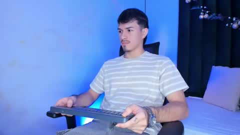 Dustin  online show from 02-03-26, 07:52