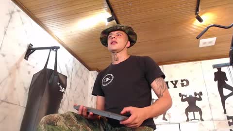 Dustin Sonne online show from 01-12-25, 04:31