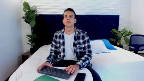 Dustin Sonne online show from 01-28-25, 03:25