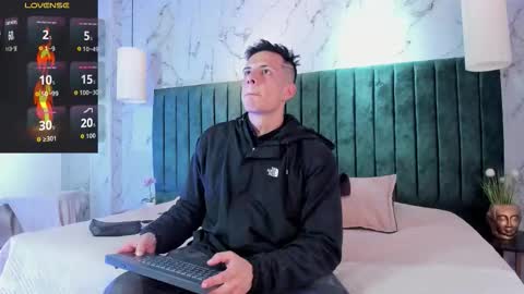 Dustin Sonne online show from 10-26-25, 03:34