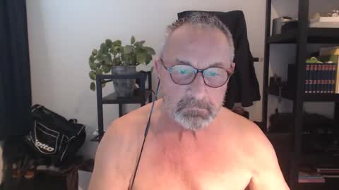 Snapshot of dutchpear chatting on 01-26-25, 02:08 DutchPear online show from 01-26-25, 02:08