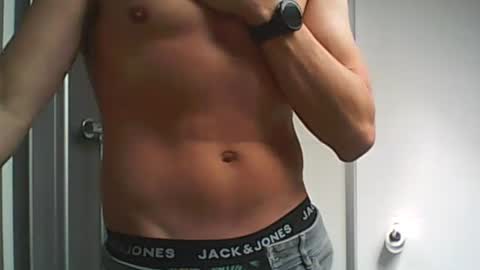 Snapshot of dutchtommy28 chatting on 04-27-26, 12:25 Tommy online show from 04-27-26, 12:25